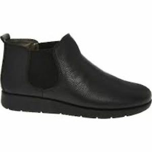 Saydo Women’s Leather Bootie Made in Portugal Size 7